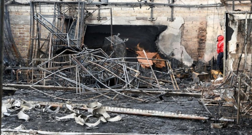  Un incendio caus&oacute; destrucci&oacute;n total en el teatro Enkosala Gladys Ravalle 