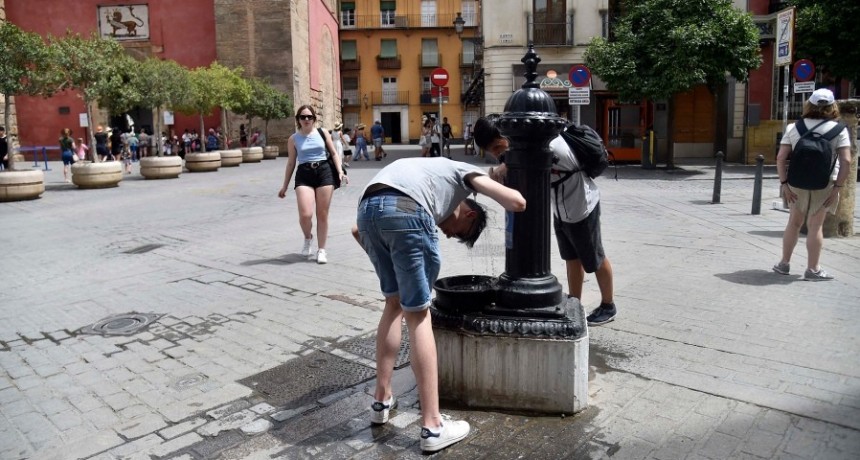  Con r&eacute;cords de temperatura e incendios, la ola de calor comienza a ceder en Europa 