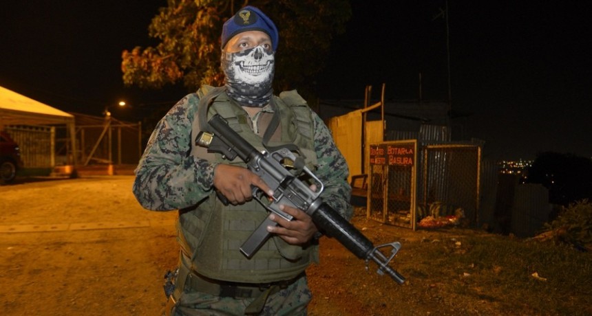  Las Fuerzas Armadas dijeron que "la democracia est&aacute; en riesgo" por las protestas ind&iacute;genas 