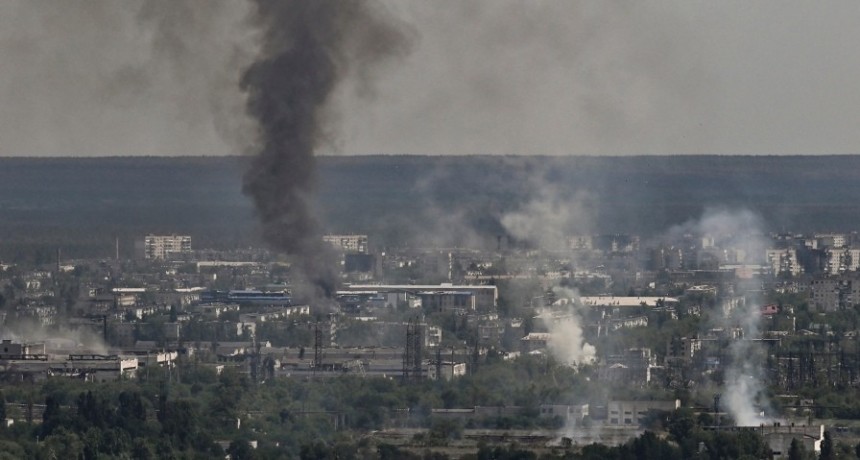 Ucrania denuncia la destrucci&oacute;n de ciudades del este bajo fuego ruso 