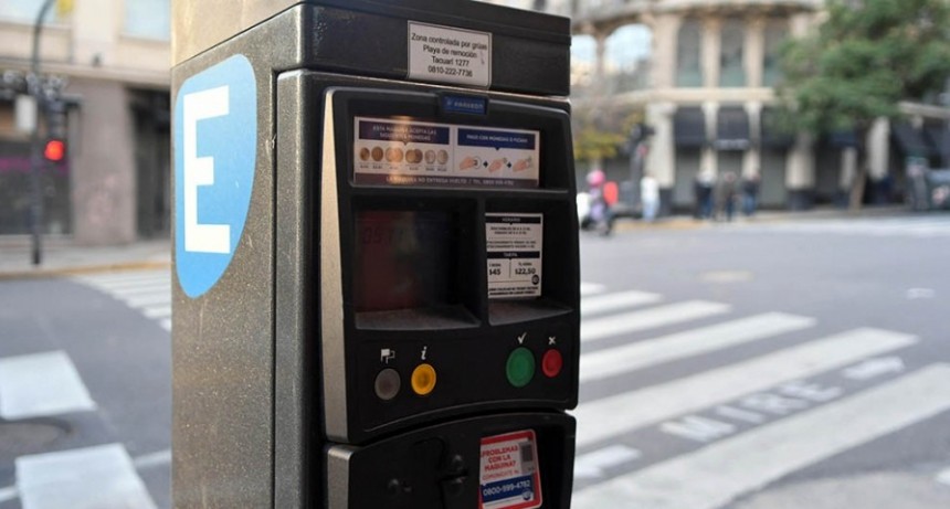  Desde el mi&eacute;rcoles, se pagar&aacute; con una aplicaci&oacute;n para estacionar en CABA 