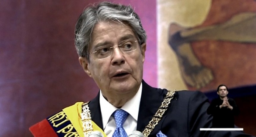  Acosado por las protestas y el Congreso, Lasso redujo el precio de los combustibles 
