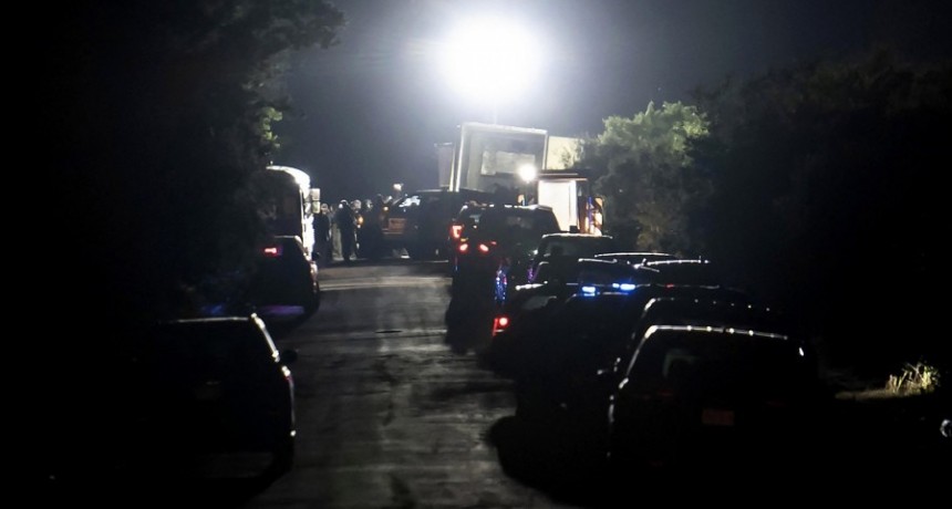  Hallaron 50 migrantes muertos en un cami&oacute;n en el sur de Estados Unidos 