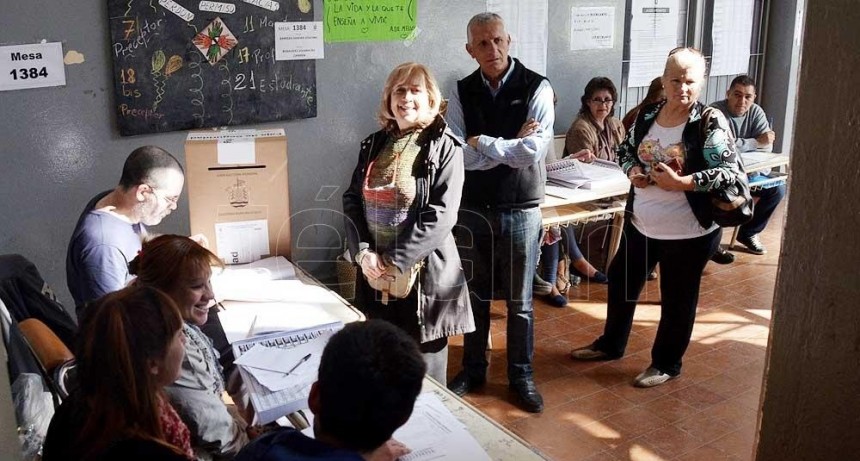  Con victorias oficialistas y opositoras, se votó en comunas y municipios de Córdoba 