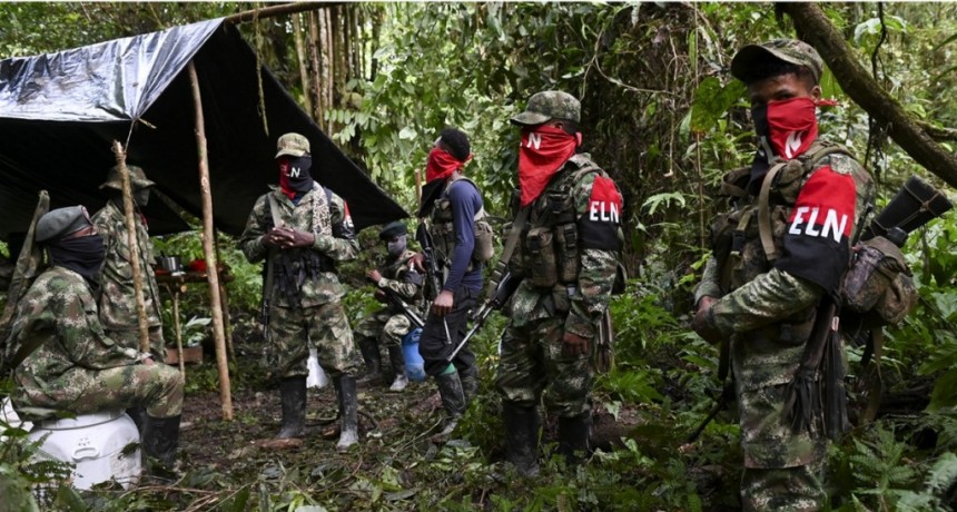  Más de 6.000 afectados por enfrentamientos entre el ELN y el Clan del Golfo 