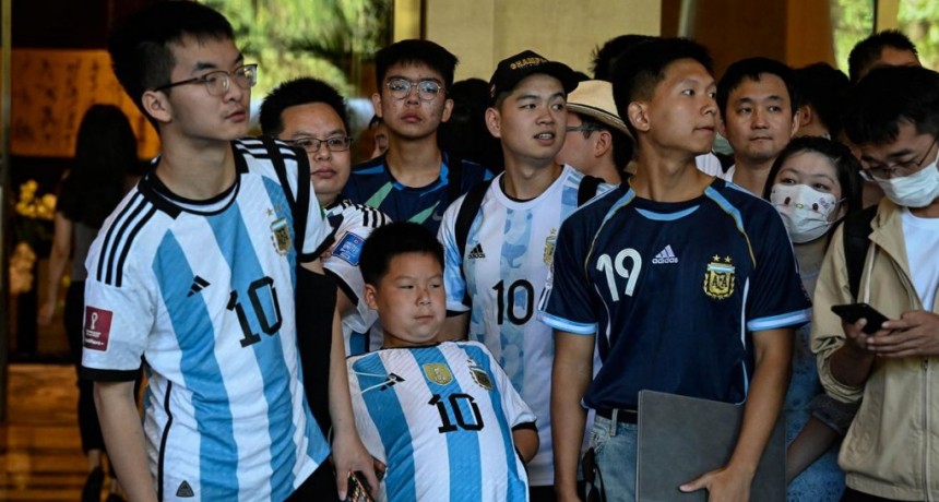  Furor en Beijing por la llegada de Messi para los amistosos del seleccionado argentino 