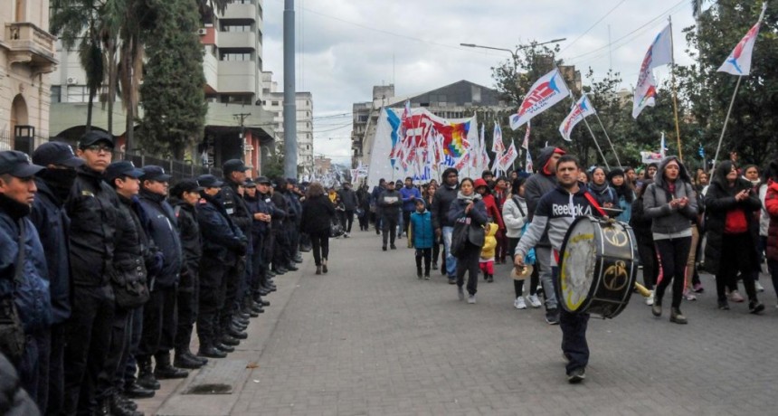  Tras el repudio y las marchas, Morales derogará su decreto que criminaliza la protesta 