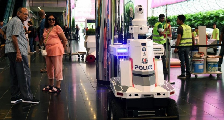  El futuro ya llegó... Singapur desplegará robots policía en sus calles 