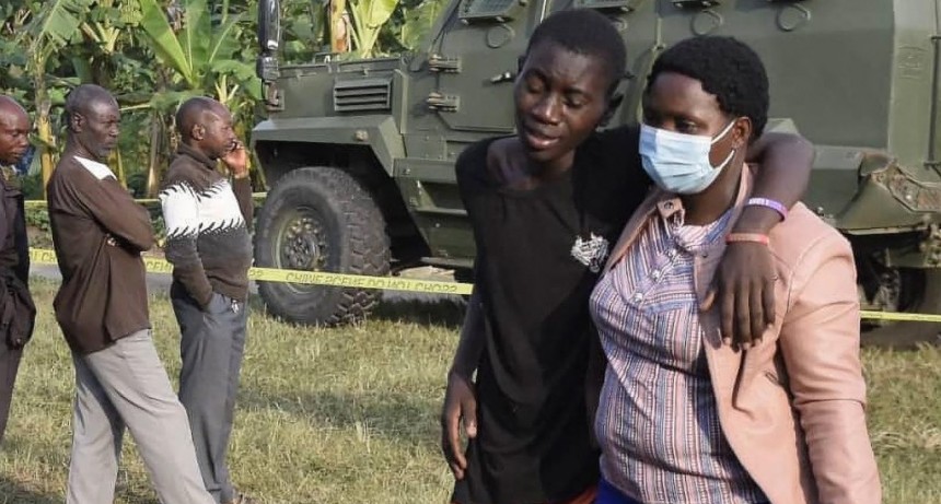  Murieron 37 estudiantes en un ataque de Estado Islámico en Uganda 