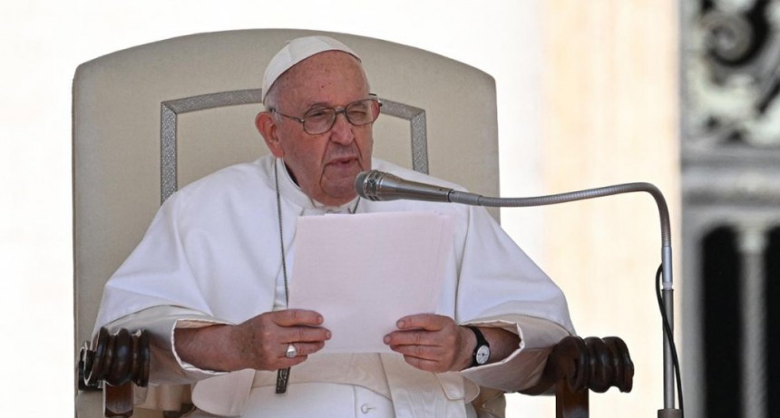  El papa Francisco reapareci&oacute; ante miles de fieles en el Vaticano 