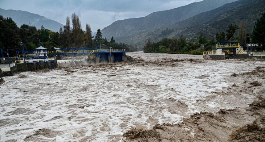  Chile: hay más de 3.300 personas aisladas por un temporal de lluvias torrenciales 