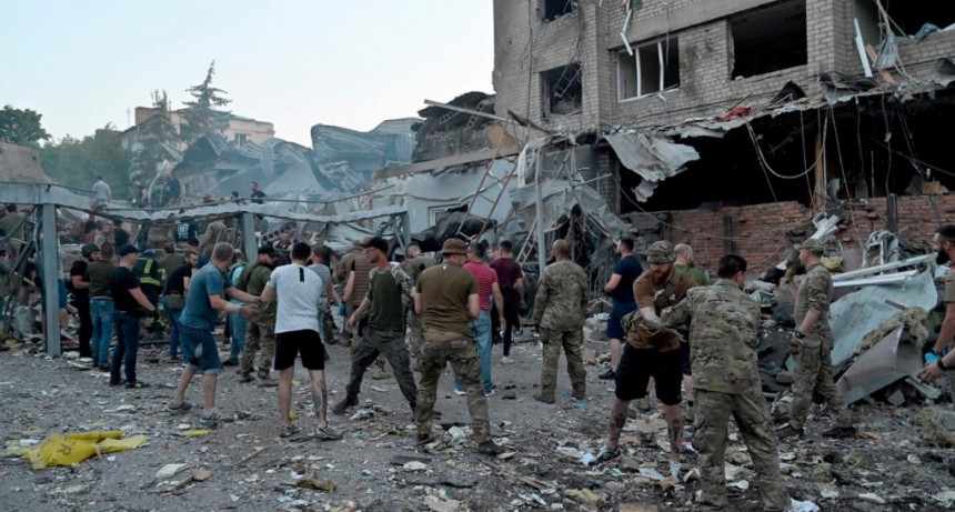  El bombardeo a un restaurante deja al menos 10 muertos y 60 heridos, entre ellos colombianos 