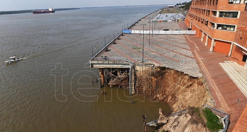 Tras el derrumbe de una barranca en Rosario, peritan la zona para evitar nuevos hundimientos