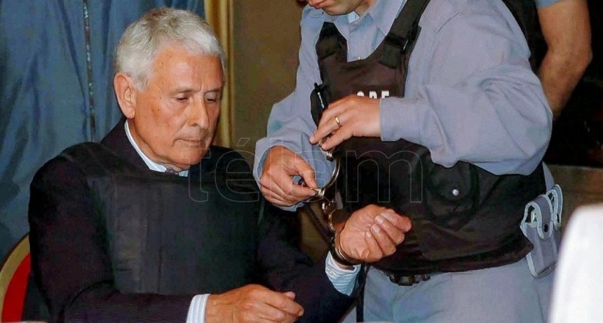  Muri&oacute; el genocida Etchecolatz, condenado en m&uacute;ltiples causas por cr&iacute;menes de lesa humanidad 
