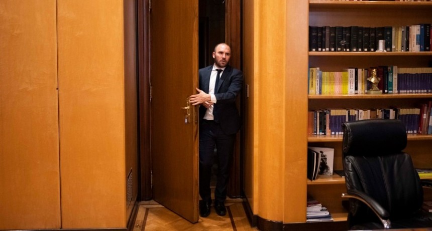  Renunci&oacute; Mart&iacute;n Guzm&aacute;n al Ministerio de Econom&iacute;a 