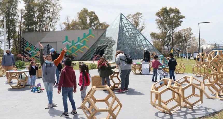  Tecnópolis reabre sus puertas para acercar ciencia, tecnología y soberanía desde el arte 
