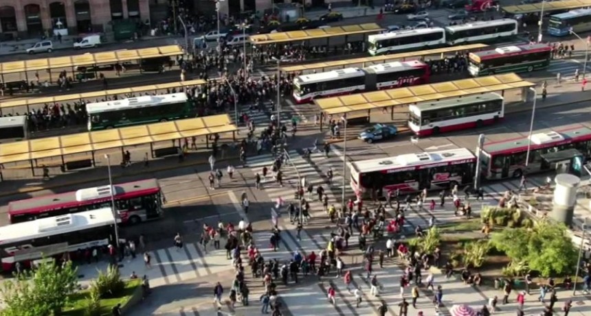  Por segundo día consecutivo los pasajeros sufren demoras para viajar en colectivo 