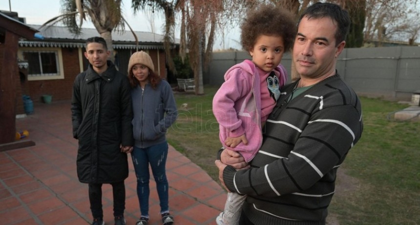  Un policía rescató a un matrimonio y a su hija que 
