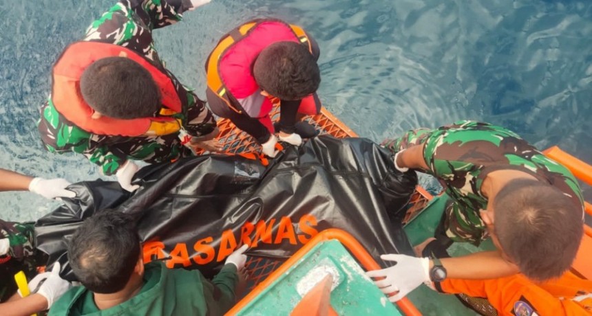  Nueve muertos y cuatro desaparecidos por el hundimiento de un ferri en Indonesia 