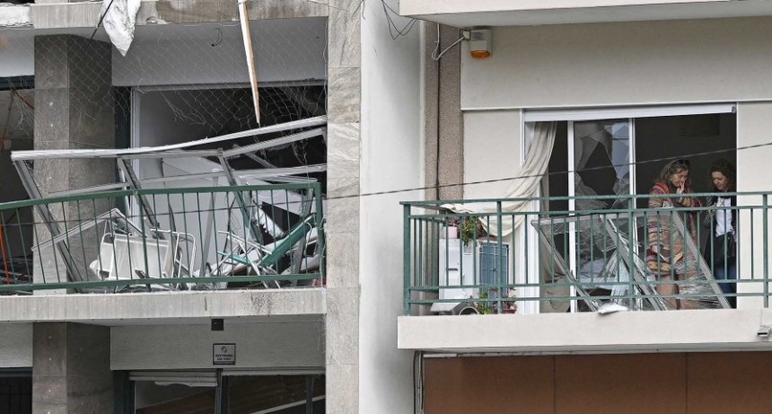  Investigan la explosión en un edificio que dejó al menos ocho personas heridas 