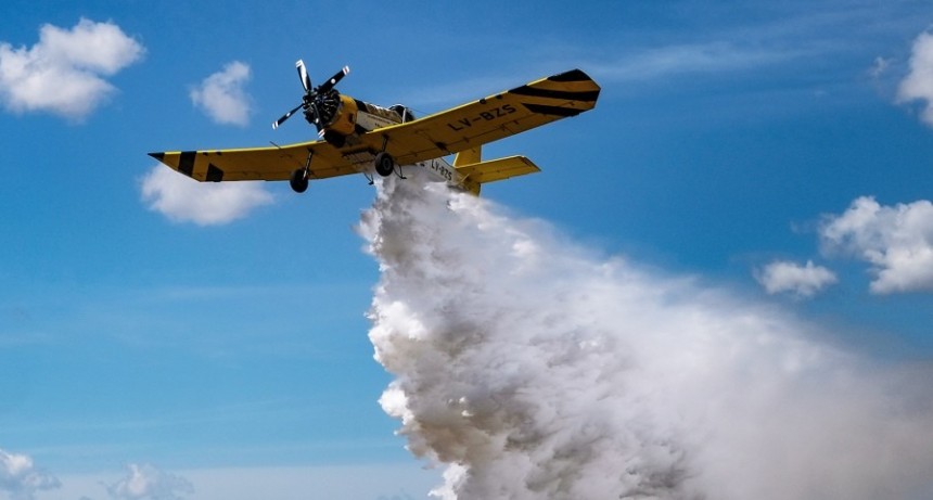  Ambiente desplegó medios aéreos para asistir en combate a incendios en zona del Delta 