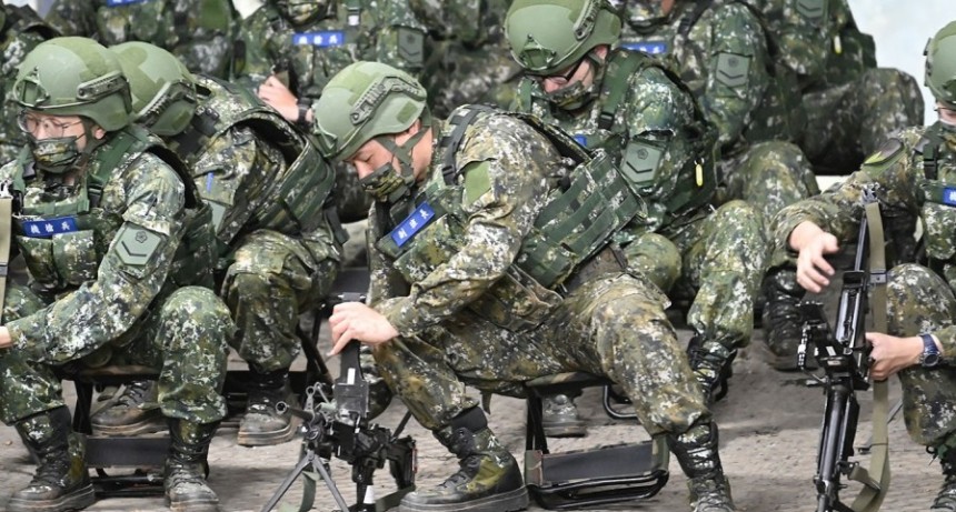  Taiwán realiza ejercicios militares ante una posible invasión por parte de China 