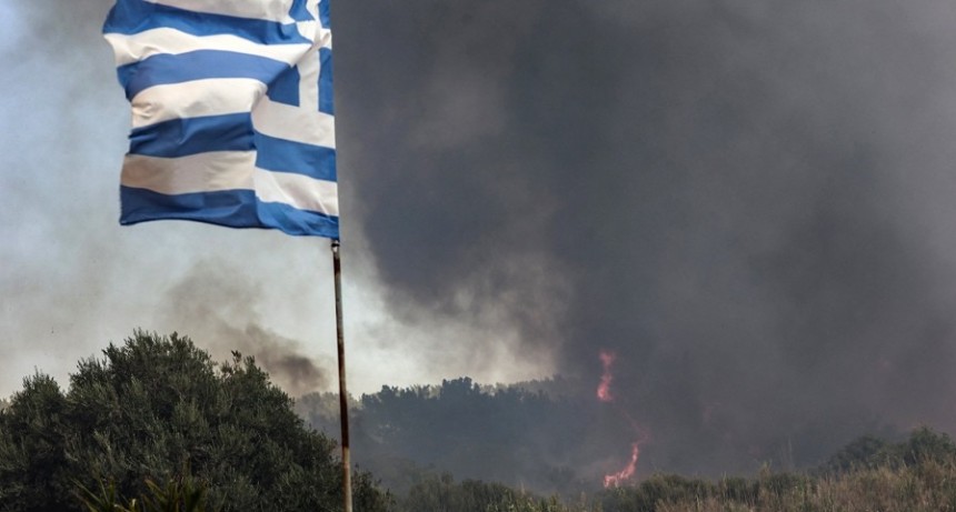 Los incendios en Grecia ya consumieron más de 2.500 hectáreas 