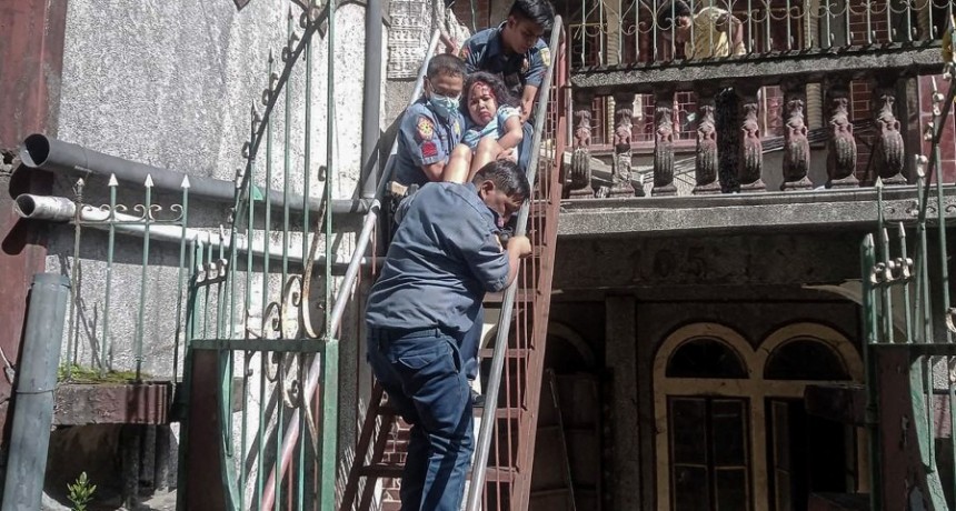  Al menos tres muertos tras un fuerte terremoto en Filipinas 