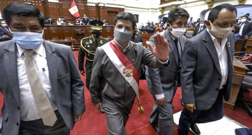  Castillo, bajo un fuego sin parangón de parte del Congreso 