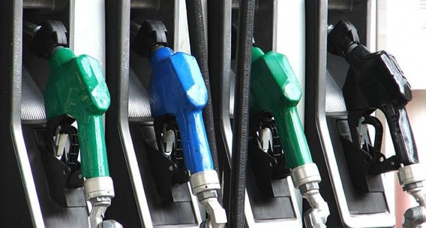  Postergan hasta noviembre el incremento de impuestos que afectan los precios de los combustibles 