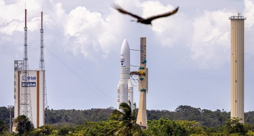  Aplazan 24 horas el último vuelo de Ariane 5, un símbolo de la industria espacial europea 