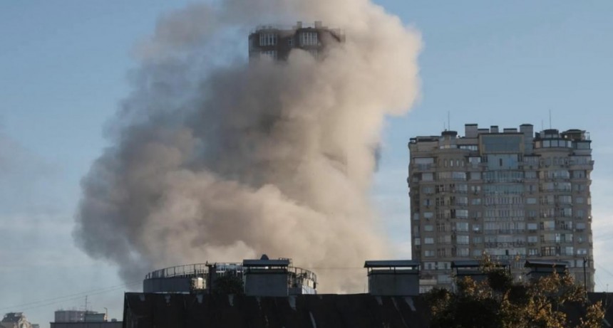  Rusia denunció un ataque con drones cerca de Moscú y lanzó más bombardeos en Ucrania 