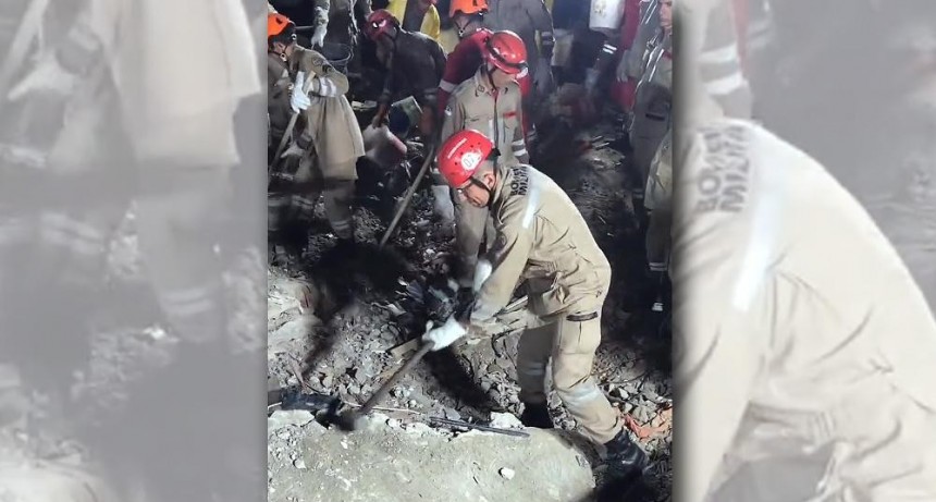  Al menos ocho muertos por el derrumbe de un edificio en Brasil 