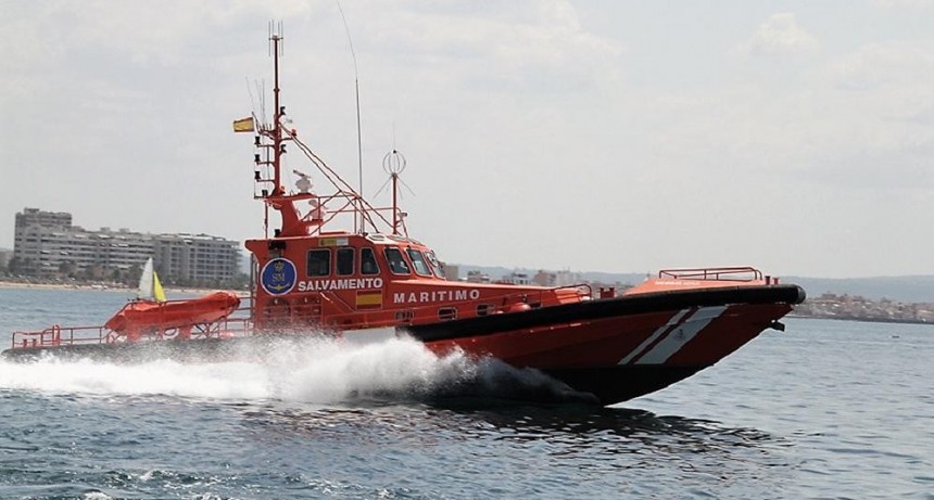  Rescatistas españoles buscan un barco que salió de Senegal con unas 200 personas a bordo 