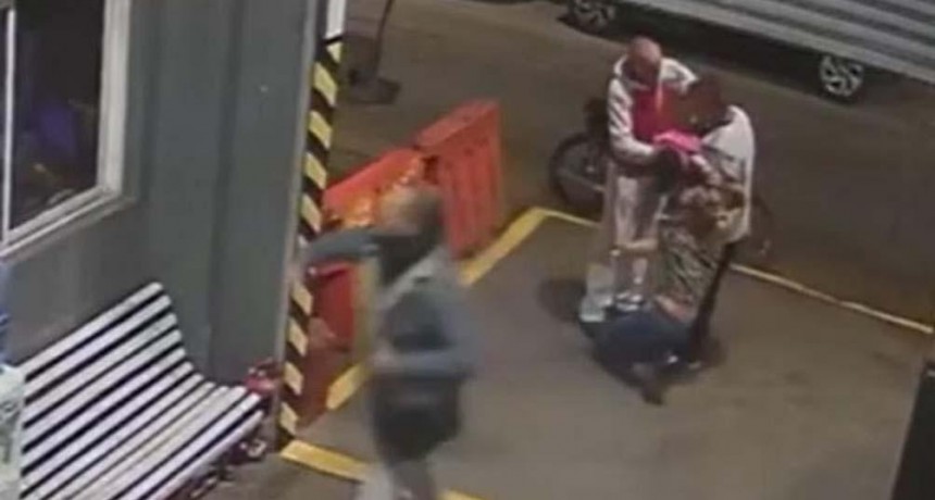  Bomberos de Berisso lograron reanimar a una bebé que no respiraba por estar atragantada 