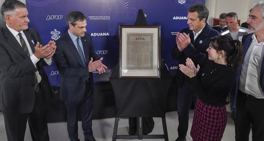  Presentaron la copia original recuperada del acta de la Independencia 