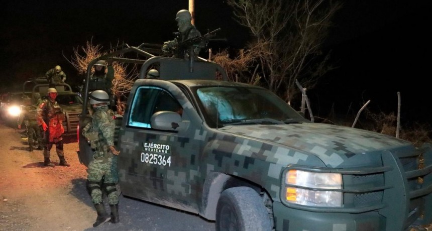  México: un ataque con explosivos contra un vehículo policial dejó seis muertos 