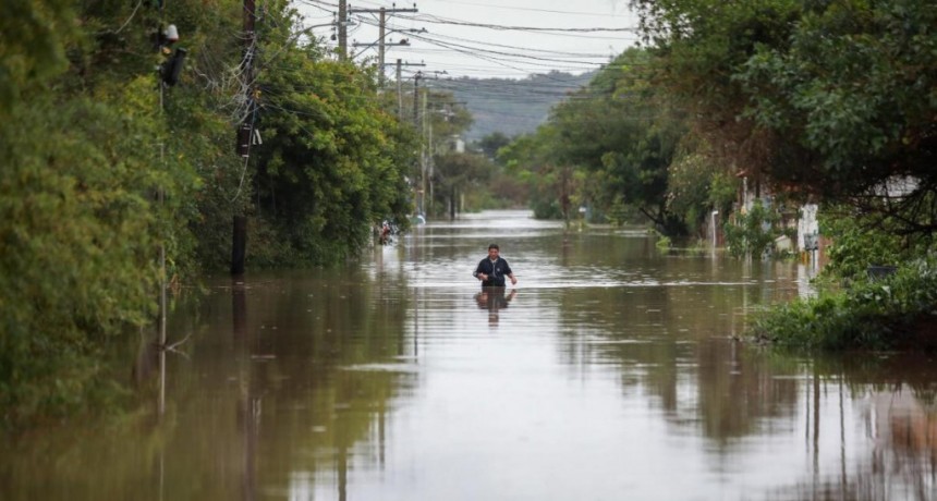  El ciclón en el sur de Brasil dejó un muerto, destrucción y 800.000 hogares sin luz 