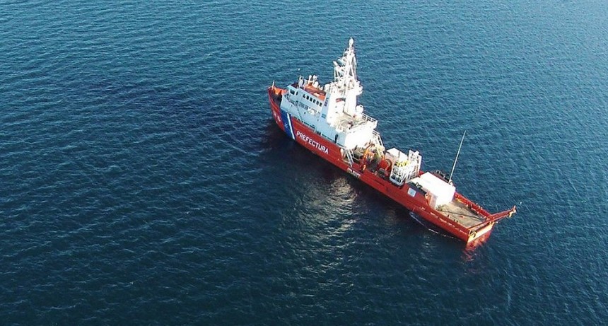  Intensa búsqueda por mar y aire de un marinero desaparecido en aguas del sur 