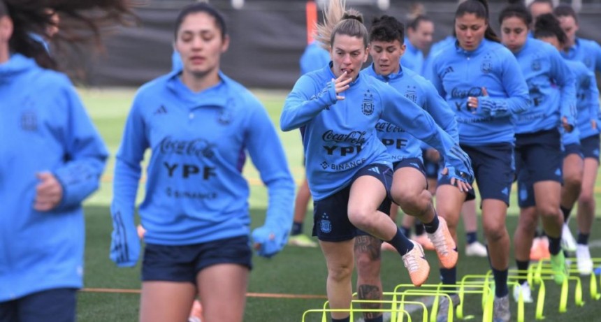  Objetivo Italia: Argentina entrenó en campo tras las lluvias 