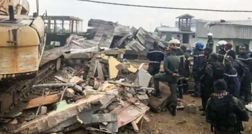 El derrumbe de un edificio en Camerún dejó al menos 16 muertos 