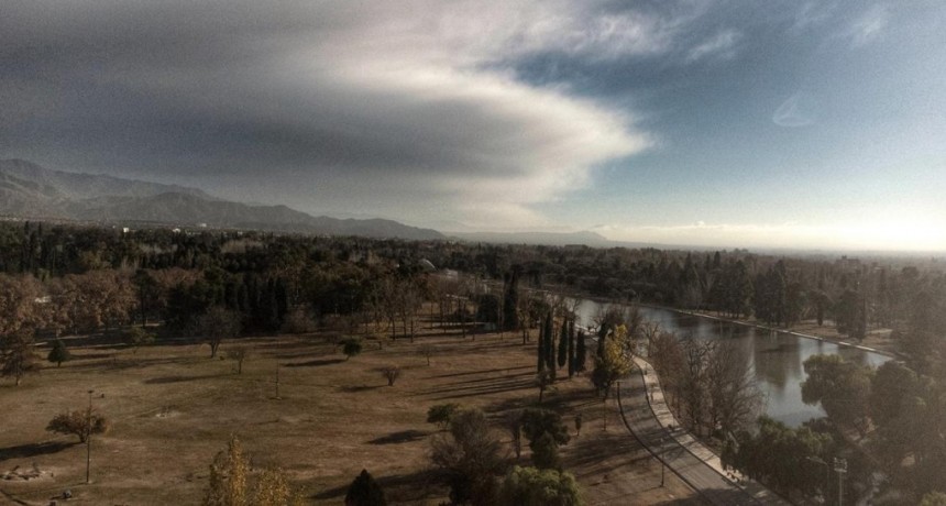  Rigen alertas por Viento Zonda en Mendoza, y nevada y frío extremo en la Patagonia 