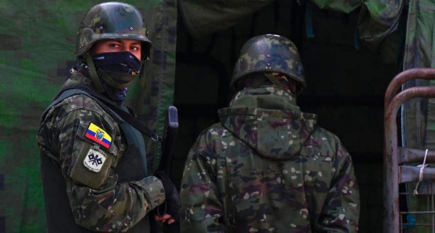  Estado de sitio y toque de queda en algunas regiones de Ecuador 