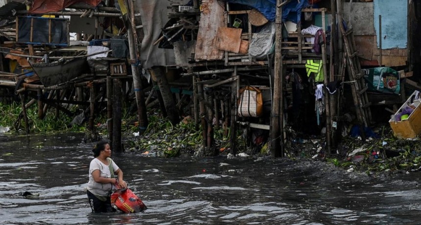  Dos muertos y evacuaciones por la llegada de un tifón de gran magnitud a Filipinas 