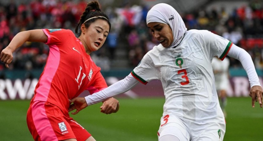  Nouhaila Benzina fue la primera jugadora en jugar con hijab en un Mundial Femenino 