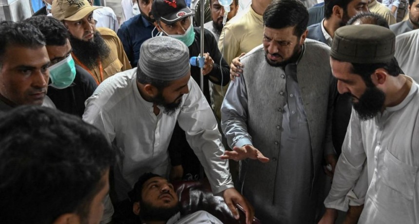  Más de 40 muertos tras explosión de una bomba en un acto político en Pakistán 