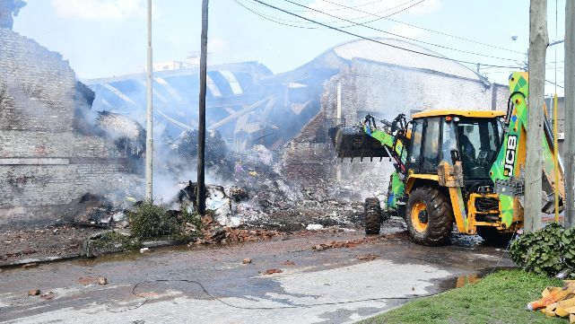 Las fotos y videos más impactantes del incendio en depósito de Gerli