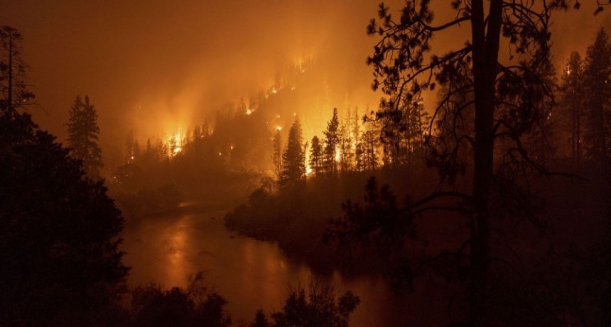  California: el mayor incendio en lo que va del año sigue incontenible 