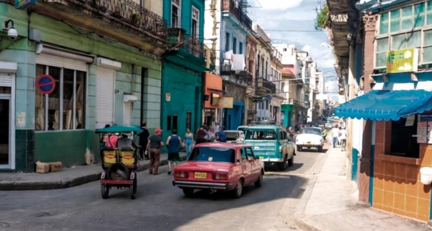  Cuba comprará dólares en el mercado paralelo en busca de restablecer un mercado cambiario 