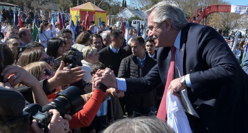  Multitudinario festejo por la vuelta del tren de pasajeros a Cañada de Gómez tras 45 años 